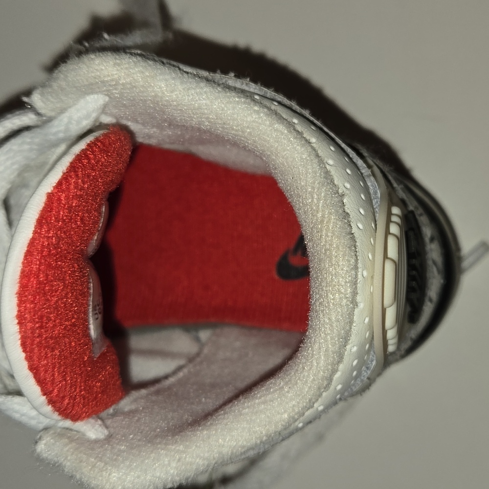 Sneakers - Picture 6 of 9